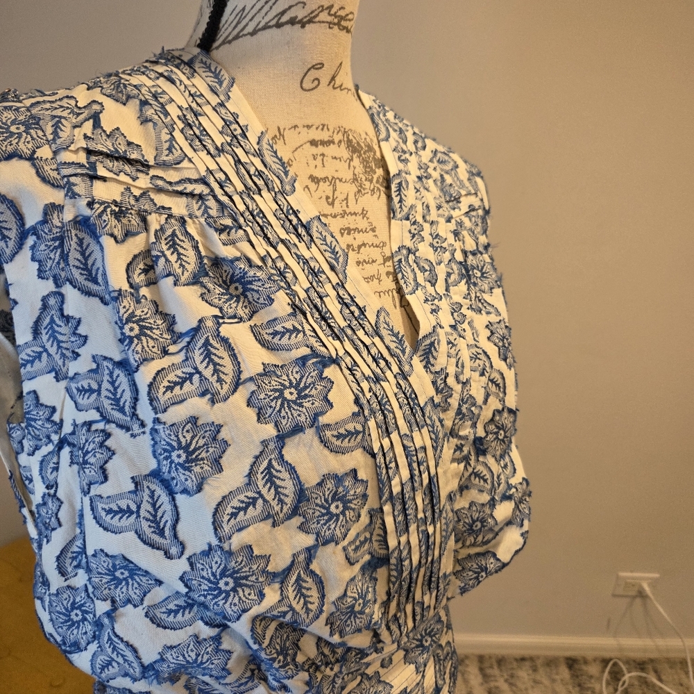 Anthropologie Blue and White Sleeveless Floral Blouse, Size S. - Picture 10 of 16